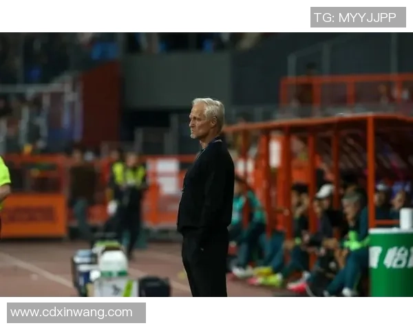 足球明星加盟新球队引发热议球迷期待新赛季精彩表现